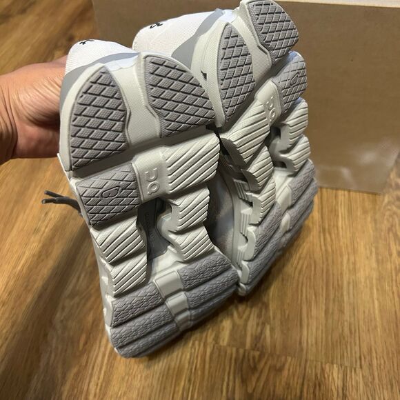 On Cloud x 4 AD wolf alloy running lace up shoes sneakers women’s 9 new in box - Picture 7 of 8